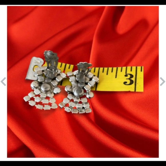 Vintage clip back earrings with clear rhinestones m - Picture 4 of 5